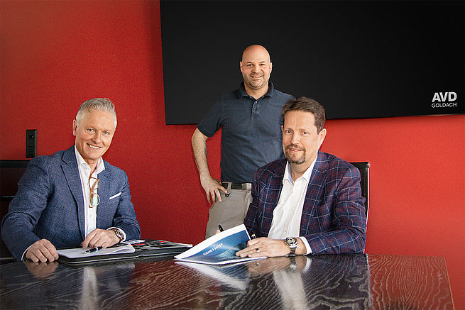 Photo 1: Signing the contract